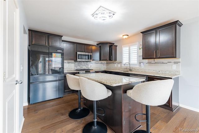 37421 Theresa Lane, New Boston, MI 48164