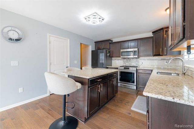 37421 Theresa Lane, New Boston, MI 48164