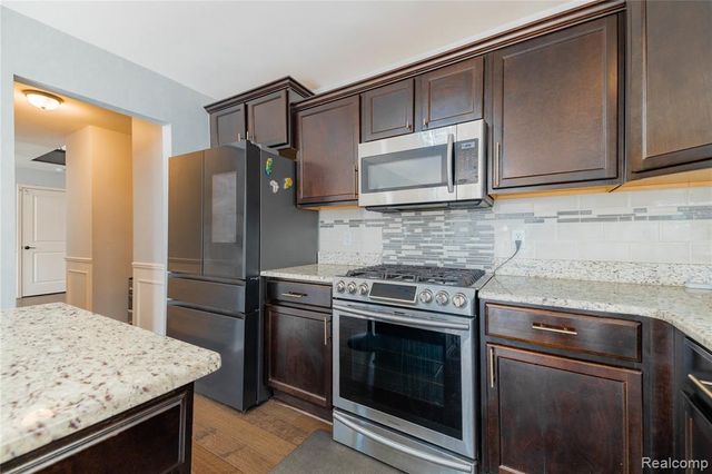 37421 Theresa Lane, New Boston, MI 48164