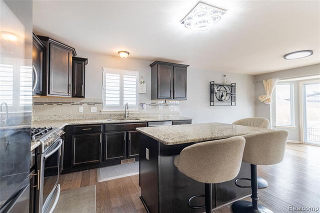 37421 Theresa Lane, New Boston, MI 48164