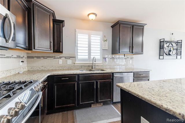 37421 Theresa Lane, New Boston, MI 48164