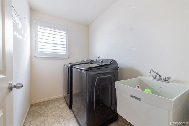 37421 Theresa Lane, New Boston, MI 48164