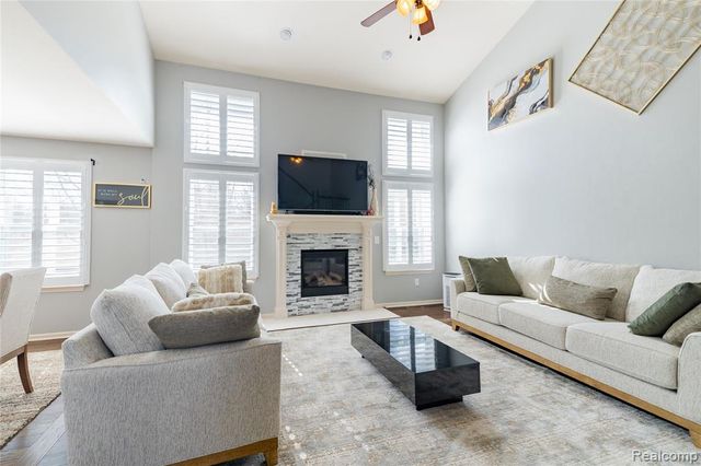 37421 Theresa Lane, New Boston, MI 48164