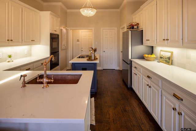 4010 Pinecreek Dr, Tyler, TX 75707