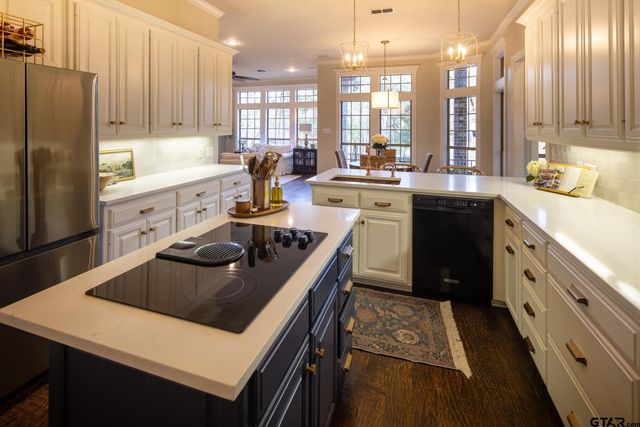 4010 Pinecreek Dr, Tyler, TX 75707