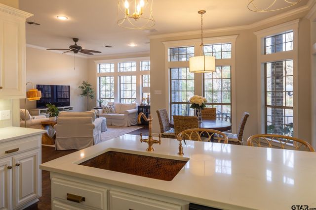 4010 Pinecreek Dr, Tyler, TX 75707