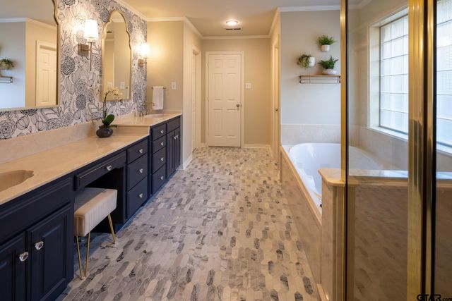 4010 Pinecreek Dr, Tyler, TX 75707