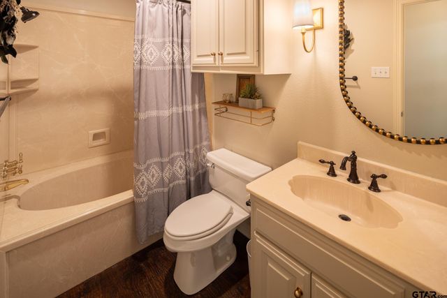 4010 Pinecreek Dr, Tyler, TX 75707