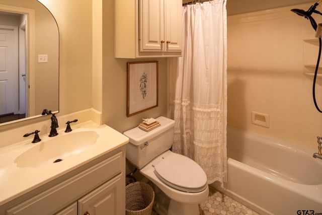 4010 Pinecreek Dr, Tyler, TX 75707