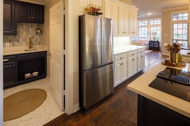 4010 Pinecreek Dr, Tyler, TX 75707