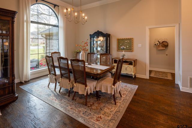 4010 Pinecreek Dr, Tyler, TX 75707