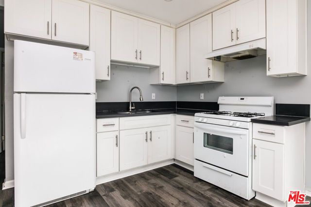 4020 Stevely Avenue, Los Angeles, CA 90008