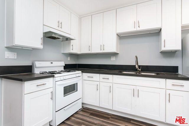 4020 Stevely Avenue, Los Angeles, CA 90008