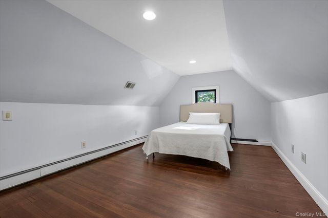 15 Parkwold Drive W, Valley Stream, NY 11580