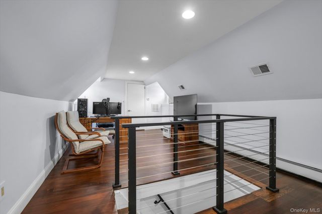 15 Parkwold Drive W, Valley Stream, NY 11580