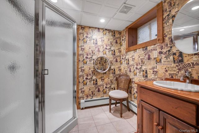 15 Parkwold Drive W, Valley Stream, NY 11580