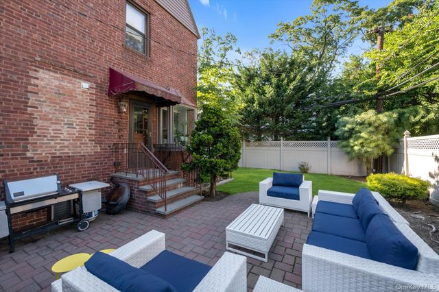 15 Parkwold Drive W, Valley Stream, NY 11580