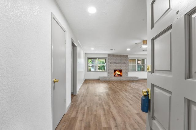 1914 Lazy Grove Drive, Houston, TX 77339