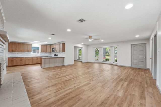 1914 Lazy Grove Drive, Houston, TX 77339