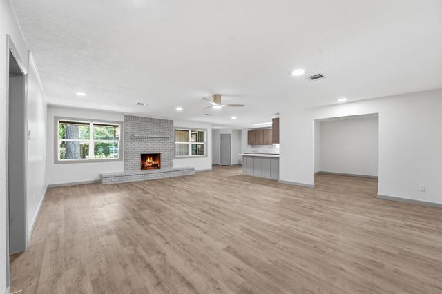 1914 Lazy Grove Drive, Houston, TX 77339