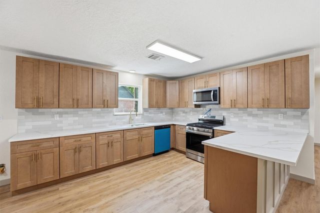 1914 Lazy Grove Drive, Houston, TX 77339