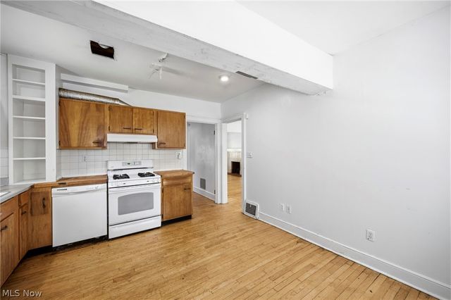 1140 Quilliams Road, Cleveland Heights, OH 44121