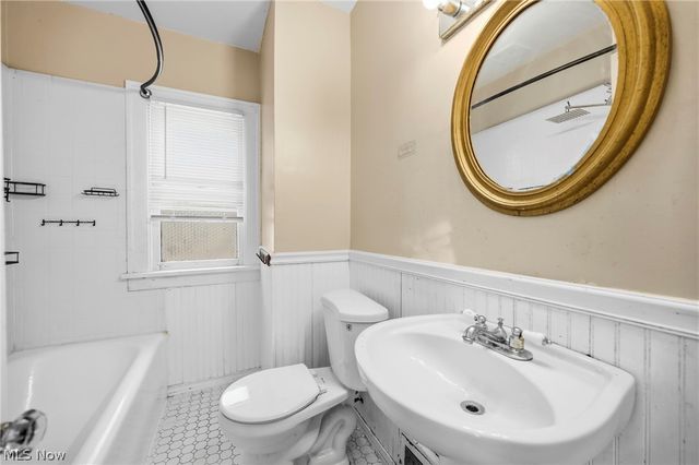 1140 Quilliams Road, Cleveland Heights, OH 44121