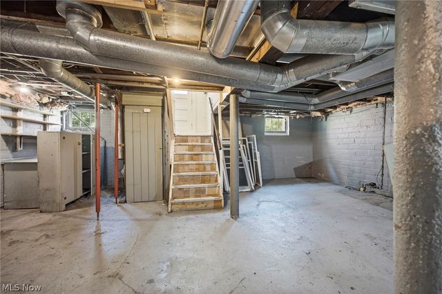 1140 Quilliams Road, Cleveland Heights, OH 44121