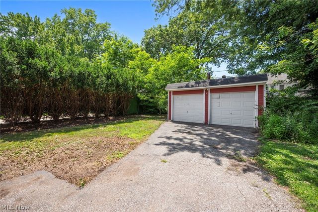 1140 Quilliams Road, Cleveland Heights, OH 44121