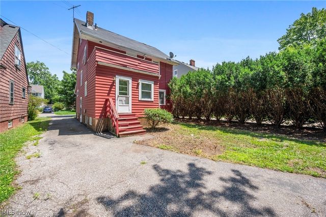 1140 Quilliams Road, Cleveland Heights, OH 44121