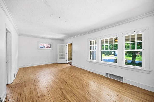 1140 Quilliams Road, Cleveland Heights, OH 44121