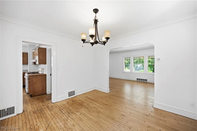 1140 Quilliams Road, Cleveland Heights, OH 44121