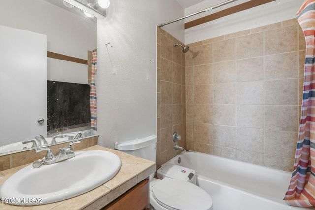 1810 E Blacklidge Dr Apt 1026, Tucson, AZ 85719