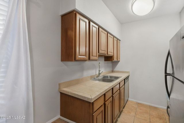 1810 E Blacklidge Dr Apt 1026, Tucson, AZ 85719