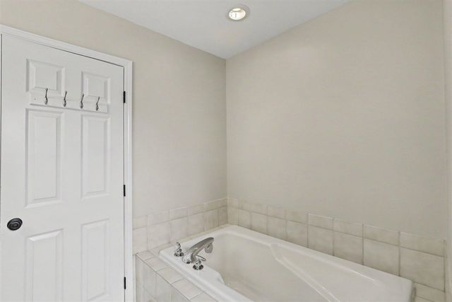 2138 Vail Court, Ann Arbor, MI 48108