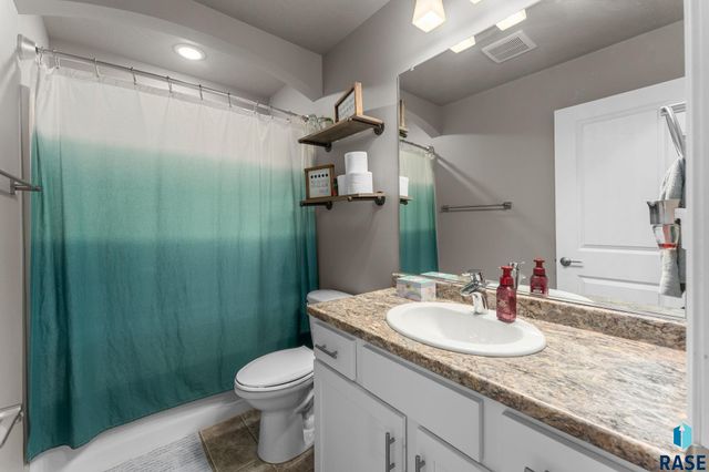 610 N Everest Ave, Tea, SD 57064