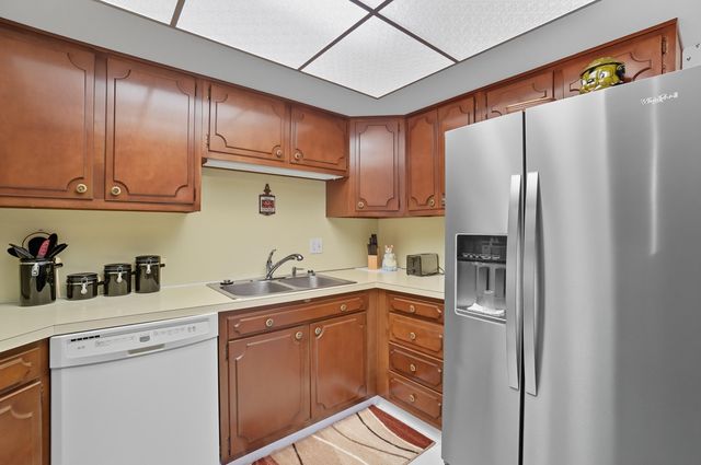 435 Park Avenue, Apt 101, Fostoria, OH 44830