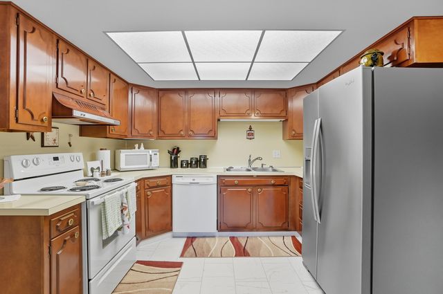 435 Park Avenue, Apt 101, Fostoria, OH 44830