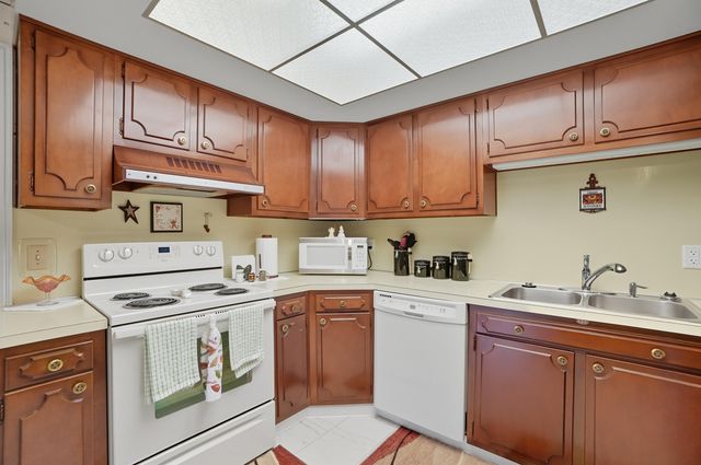 435 Park Avenue, Apt 101, Fostoria, OH 44830