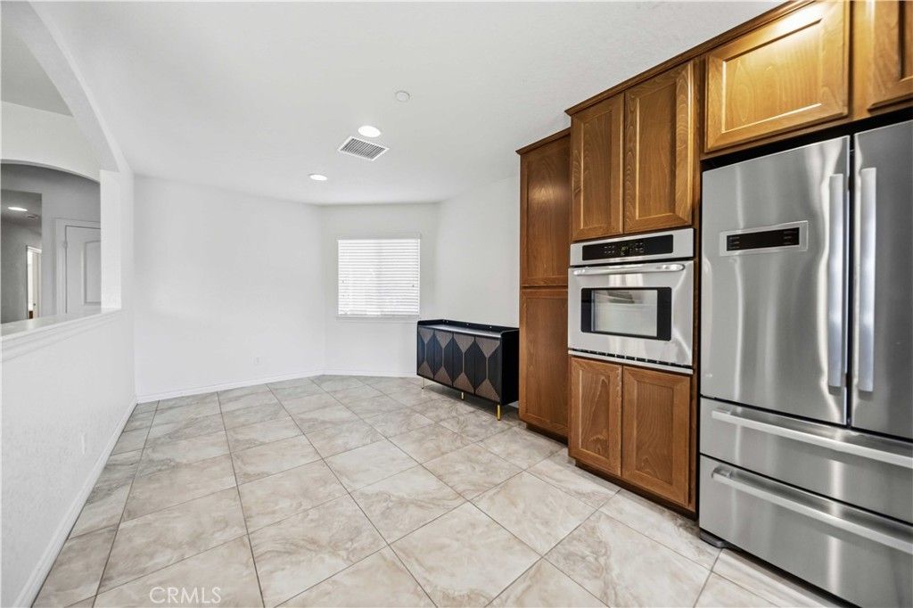 Image 12 of property listing at 5704 W Forry Court, Lancaster, CA 93536