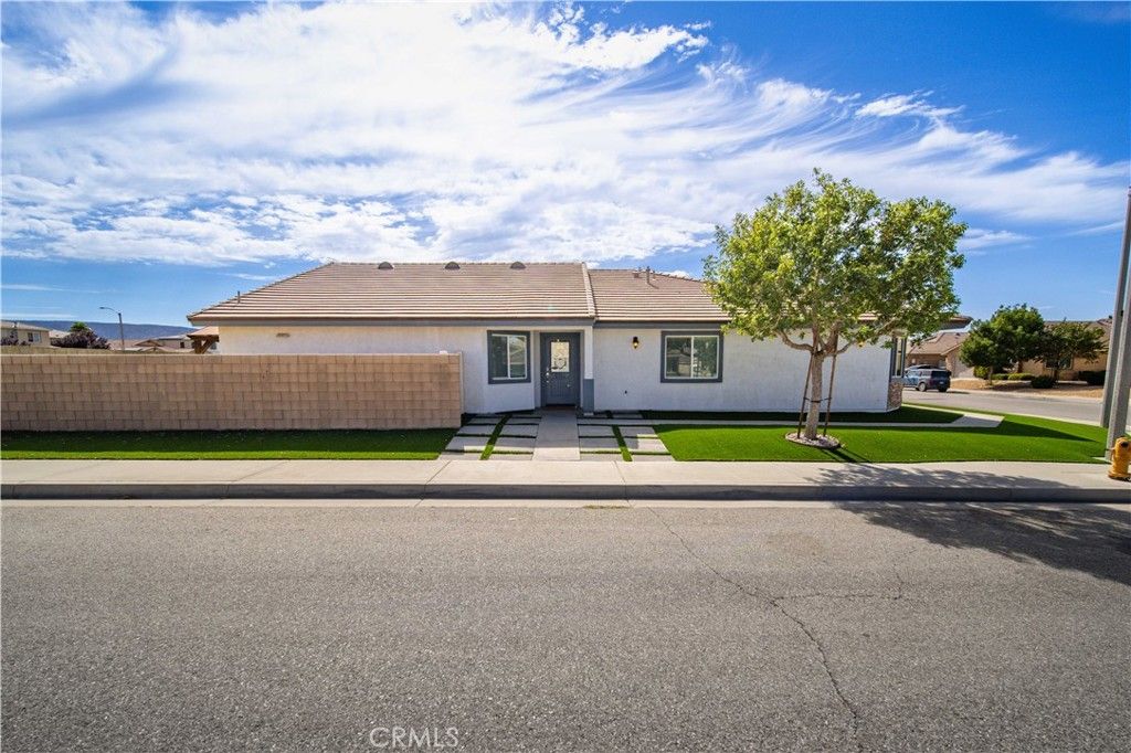 Image 2 of property listing at 5704 W Forry Court, Lancaster, CA 93536