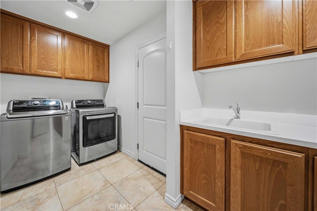 Image 20 of property listing at 5704 W Forry Court, Lancaster, CA 93536