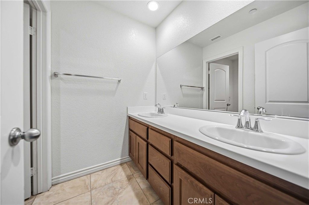 Image 23 of property listing at 5704 W Forry Court, Lancaster, CA 93536