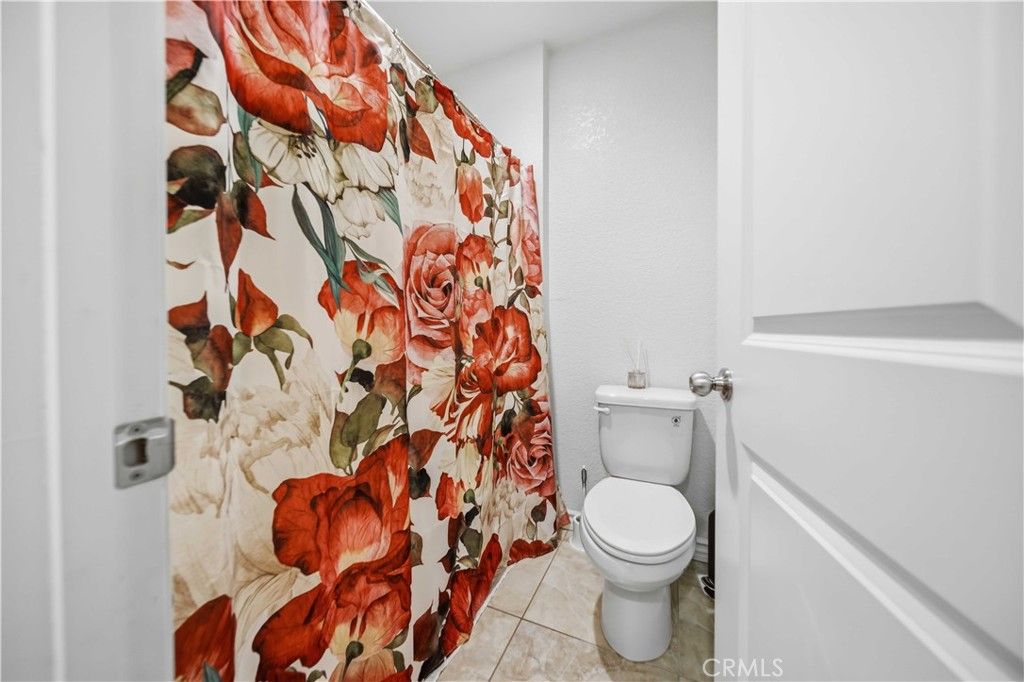Image 24 of property listing at 5704 W Forry Court, Lancaster, CA 93536