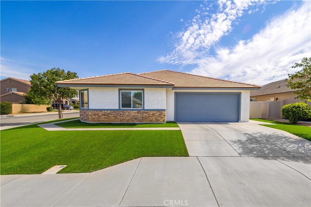 Image 3 of property listing at 5704 W Forry Court, Lancaster, CA 93536