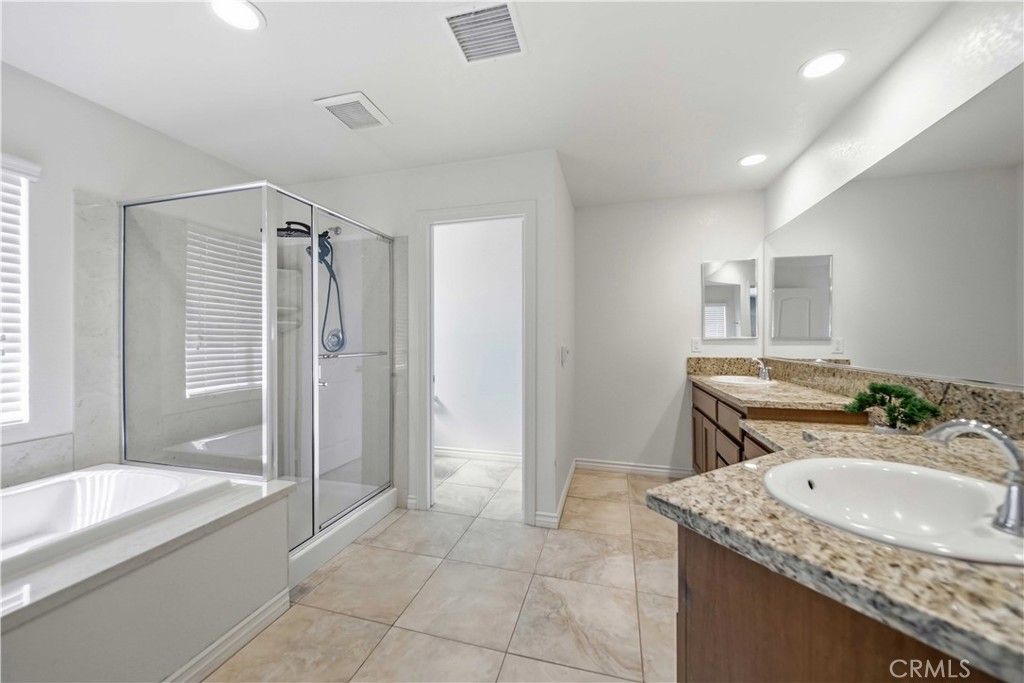 Image 32 of property listing at 5704 W Forry Court, Lancaster, CA 93536