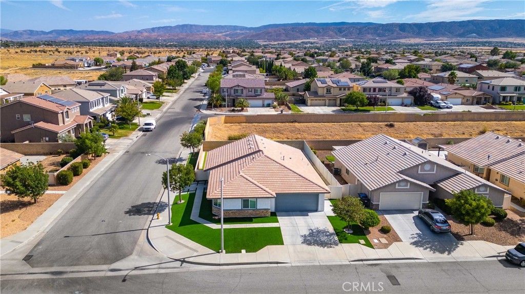 Image 39 of property listing at 5704 W Forry Court, Lancaster, CA 93536