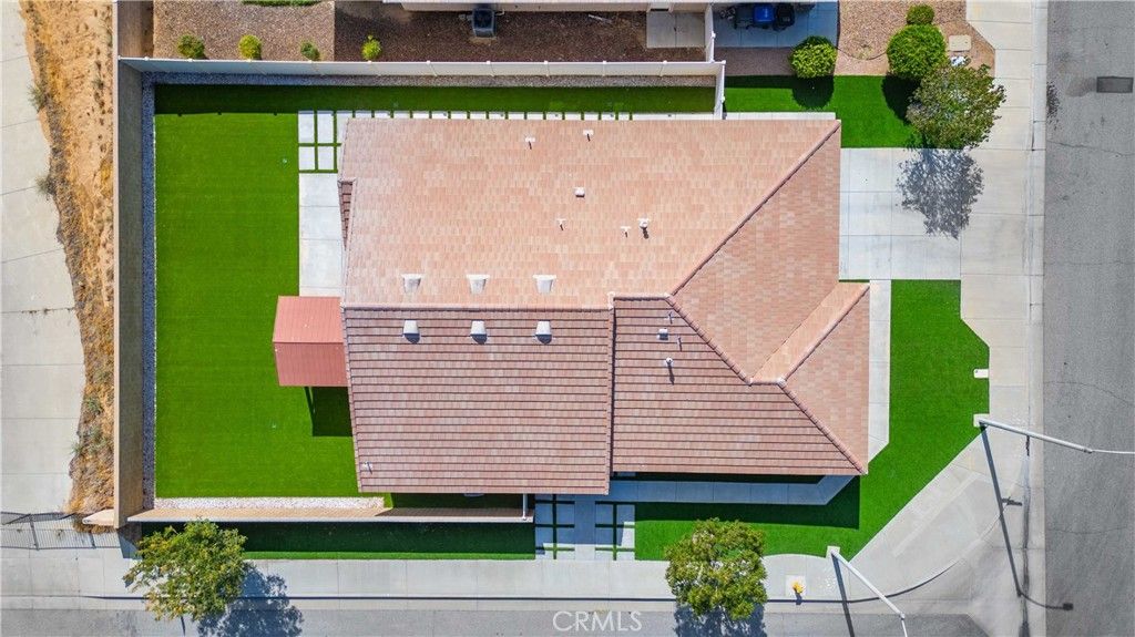 Image 4 of property listing at 5704 W Forry Court, Lancaster, CA 93536