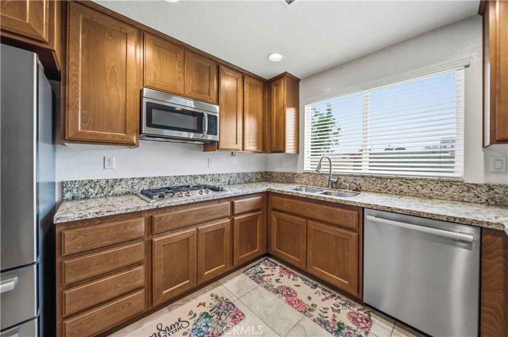 Image 6 of property listing at 5704 W Forry Court, Lancaster, CA 93536