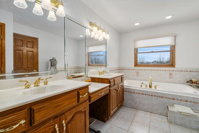 23810 S Saddle Creek Drive, Manhattan, IL 60442